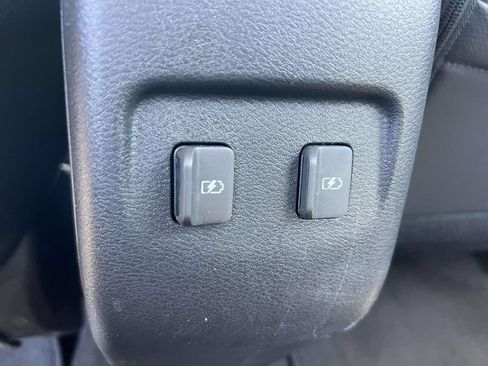 Used 2023 Nissan Kicks SR w/ SR Premium Package FWD image 11