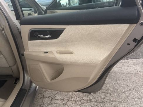 Used 2013 Nissan Altima 2.5 SV FWD image 6