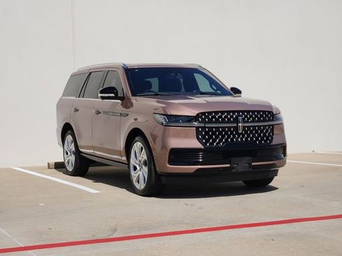 Used 2025 Lincoln Navigator Black Label image 3