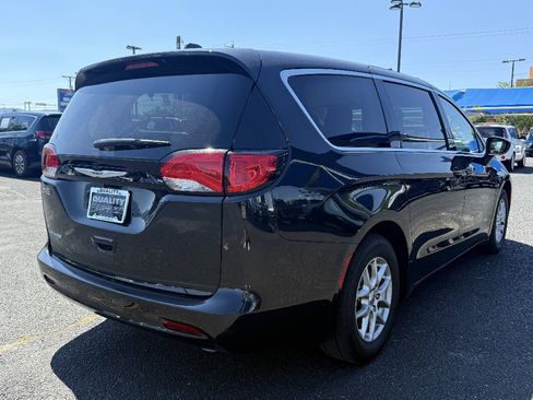 Used 2023 Chrysler Voyager LX FWD image 5