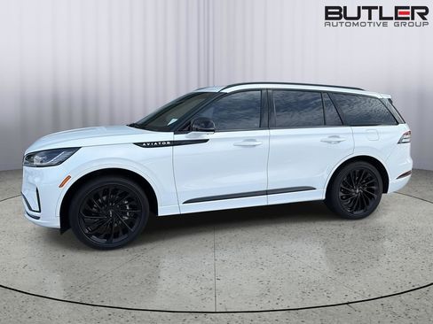Used 2025 Lincoln Aviator Reserve w/ Equipment Group 201A AWD/4WD image 3