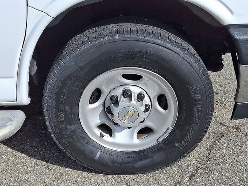 Used 2024 Chevrolet Express 2500 w/ Driver Convenience Package image 9