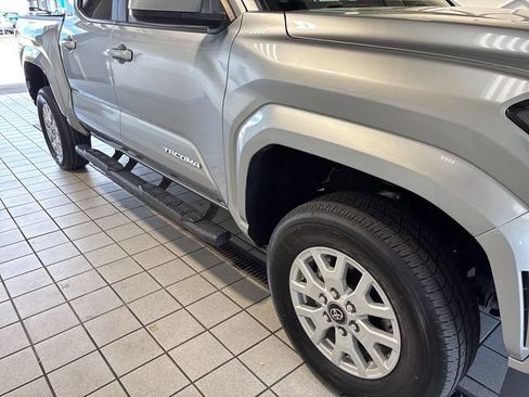 Used 2025 Toyota Tacoma SR5 AWD/4WD image 20