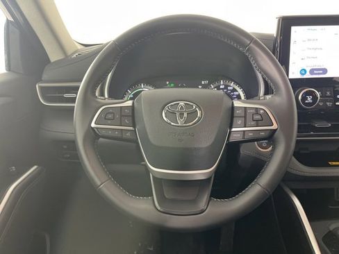 Used 2025 Toyota Highlander XLE image 8