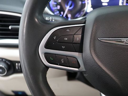 Used 2024 Chrysler Pacifica Touring-L FWD image 21