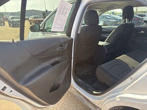 Used 2020 Chevrolet Equinox LT FWD image 17