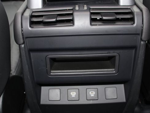 Used 2024 Land Rover Defender 110 S image 42