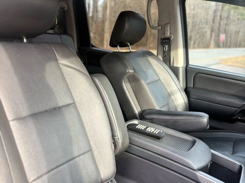 Used 2011 Nissan Titan SL w/ SL Technology Pkg image 13