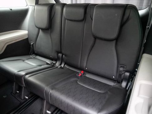 Used 2022 Kia Carnival EX FWD image 25
