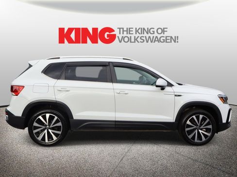 Used 2023 Volkswagen Taos SE w/ Panoramic Sunroof Package AWD/4WD image 2