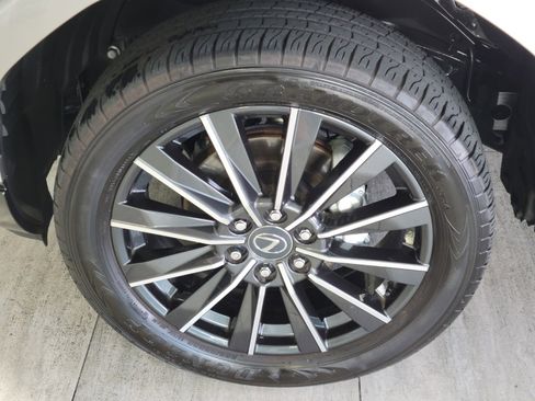 Used 2024 Lexus GX 550 w/ Accessory Package (31) image 9