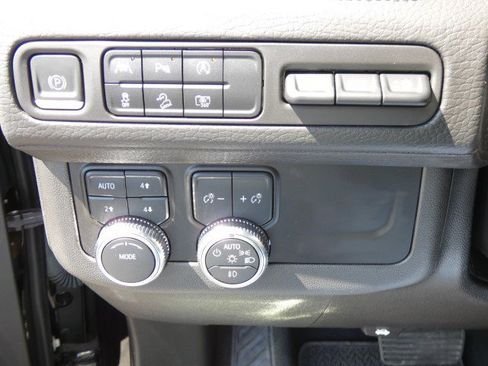 Used 2023 GMC Yukon XL Denali image 35