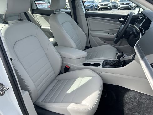 Certified 2024 Volkswagen Jetta SE image 25