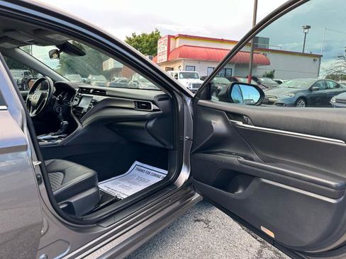 Used 2019 Toyota Camry SE FWD image 19