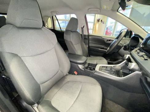 Used 2025 Toyota RAV4 XLE image 25