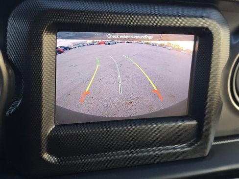 Used 2018 Jeep Wrangler Unlimited Sport S image 4