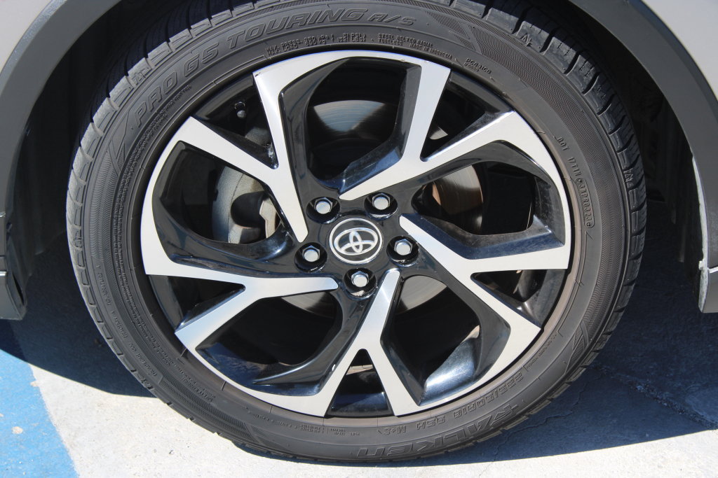 Used 2020 Toyota C-HR XLE FWD image 8