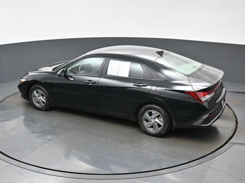 Used 2024 Hyundai Elantra SE FWD image 31