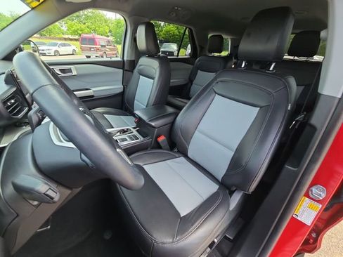 Used 2023 Ford Explorer XLT w/ Equipment Group 202A RWD image 11