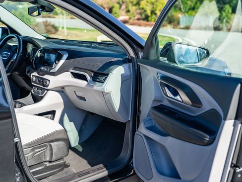 Used 2024 GMC Terrain SLE image 11