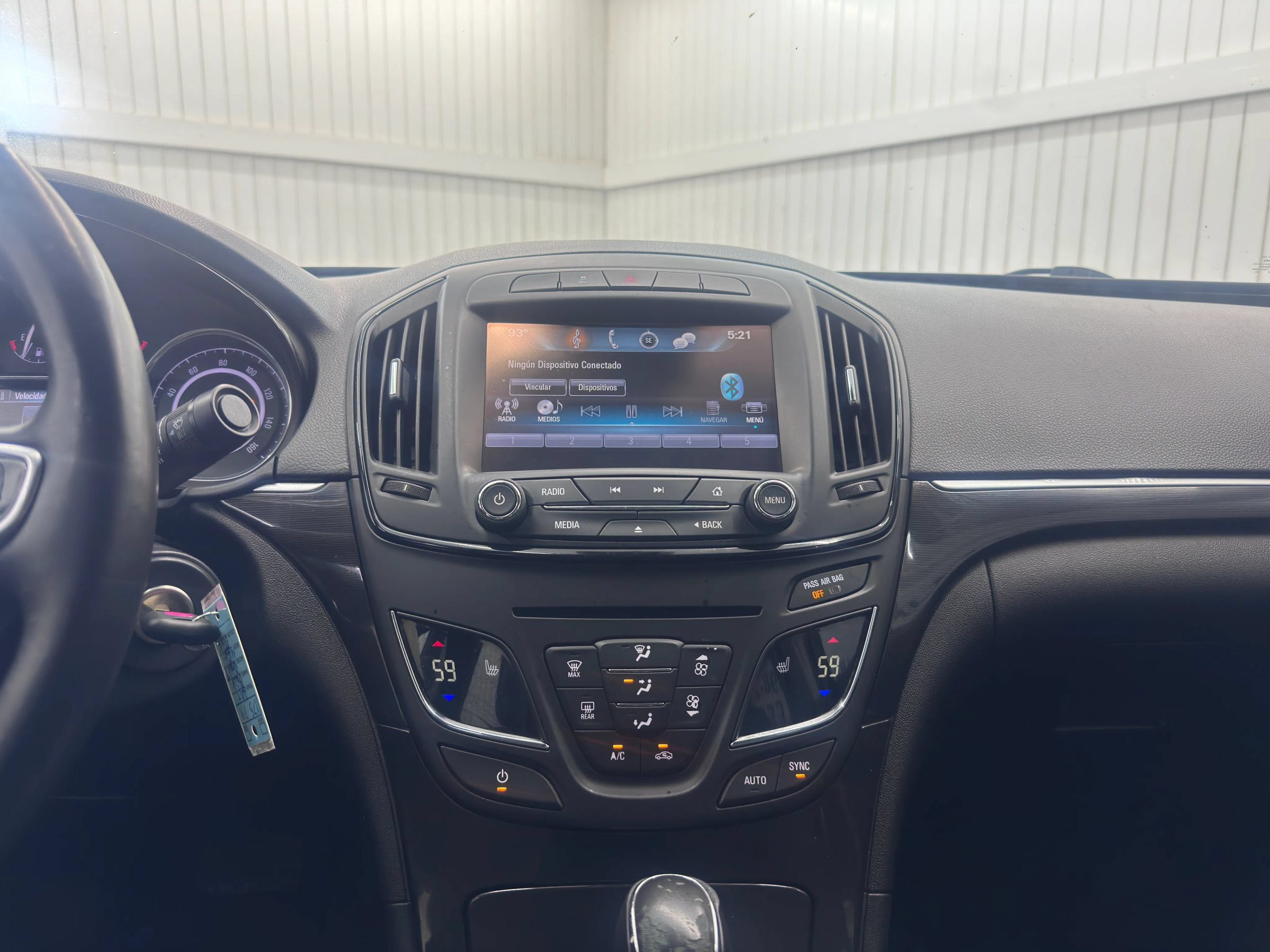 Used 2017 Buick Regal Sport Touring FWD image 18