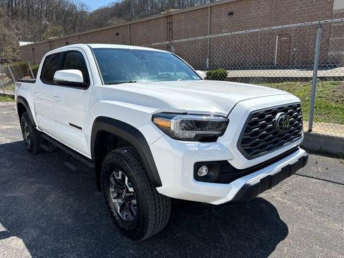 Used 2023 Toyota Tacoma TRD Off-Road w/ Technology Package image 11