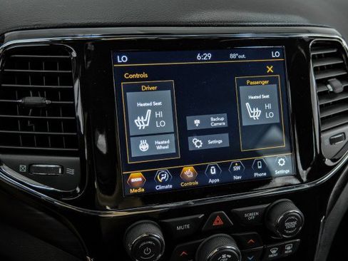 Used 2020 Jeep Grand Cherokee Laredo image 27