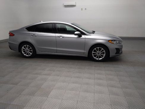 Used 2020 Ford Fusion SE FWD image 11