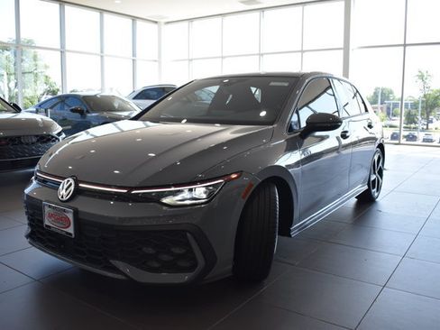 Used 2025 Volkswagen GTI SE FWD image 4