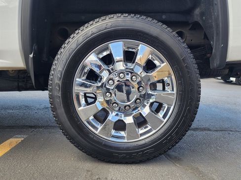 Used 2017 GMC Sierra 2500 Denali w/ Duramax Plus Package AWD/4WD image 19