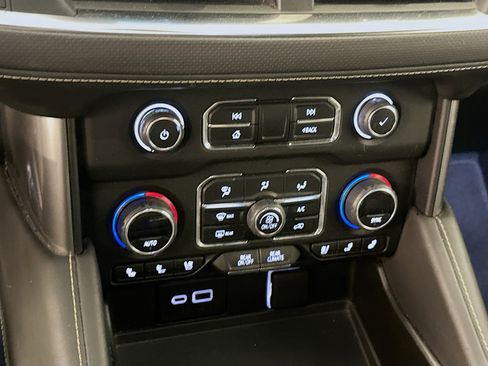 Used 2023 Chevrolet Suburban Premier image 24