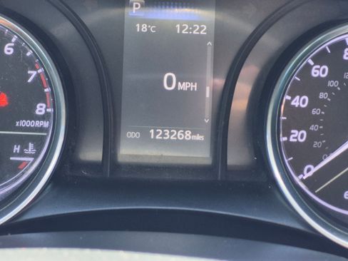 Used 2019 Toyota Camry LE FWD image 21