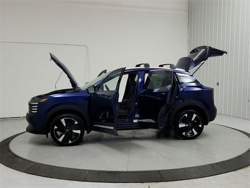 New 2026 Nissan Kicks SR image 12