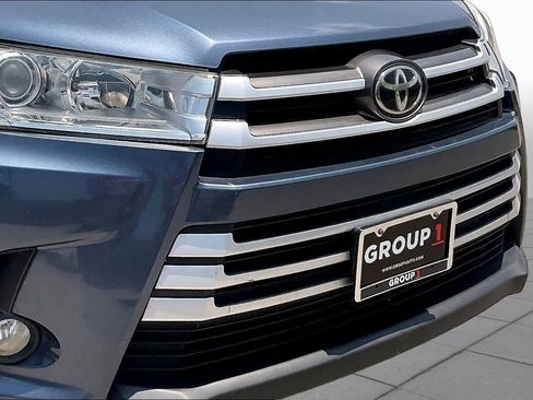 Used 2019 Toyota Highlander Plus FWD image 28