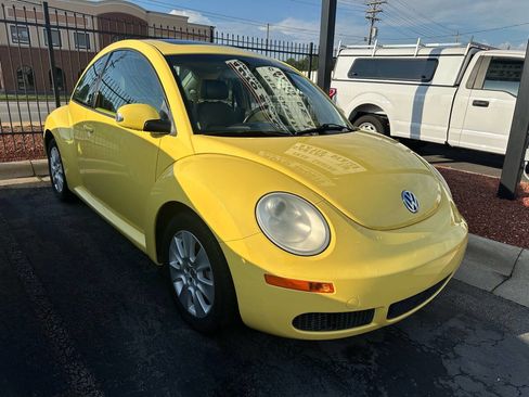 Used 2009 Volkswagen Beetle Coupe FWD image 1