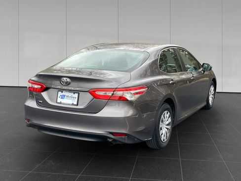 Used 2018 Toyota Camry FWD image 5