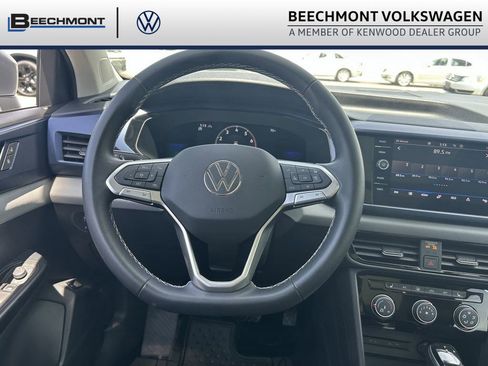 Used 2023 Volkswagen Taos SE w/ Panoramic Sunroof Package AWD/4WD image 10