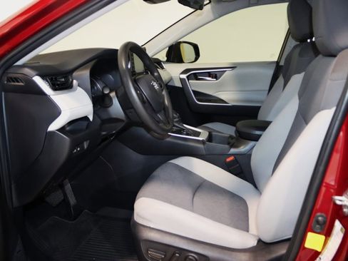 Used 2022 Toyota RAV4 XLE image 32