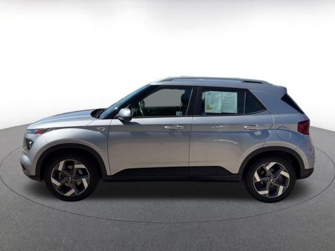 Used 2025 Hyundai Venue SEL FWD image 8