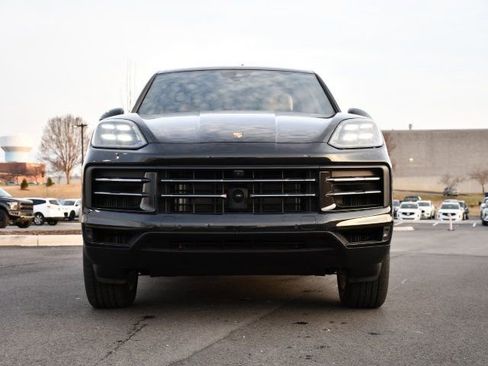 Used 2025 Porsche Cayenne image 2
