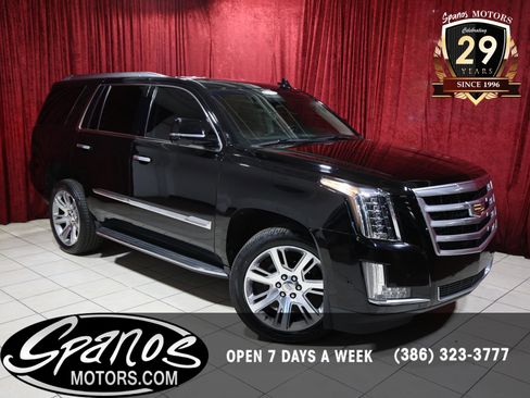 Used 2018 Cadillac Escalade Luxury image 1