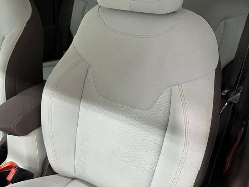 Used 2017 Jeep Renegade Latitude FWD image 80