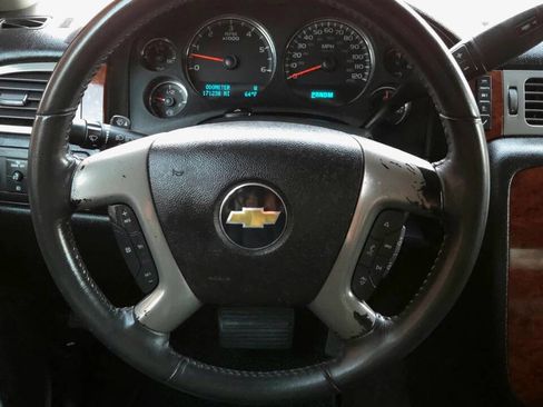 Used 2011 Chevrolet Avalanche LT w/ Luxury Package image 17