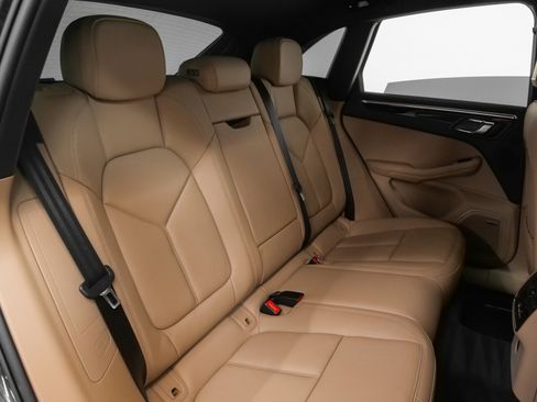 Used 2025 Porsche Macan image 24