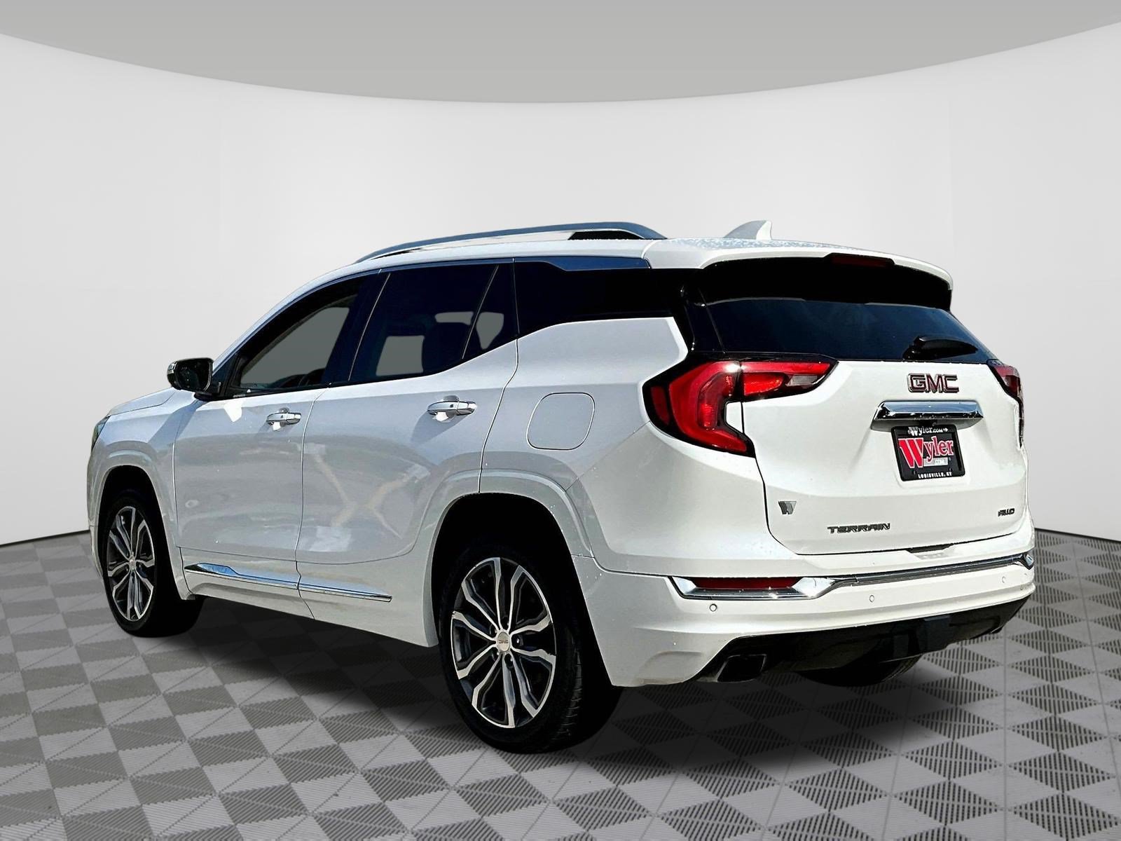 Used 2020 GMC Terrain Denali w/ Denali Premium Package AWD/4WD image 4