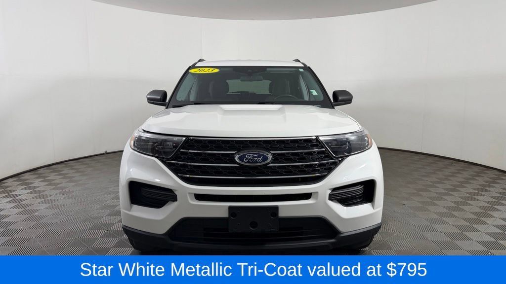 Used 2023 Ford Explorer XLT AWD/4WD image 2