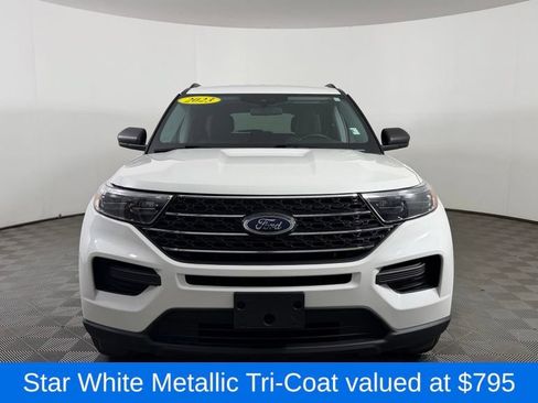 Used 2023 Ford Explorer XLT AWD/4WD image 2