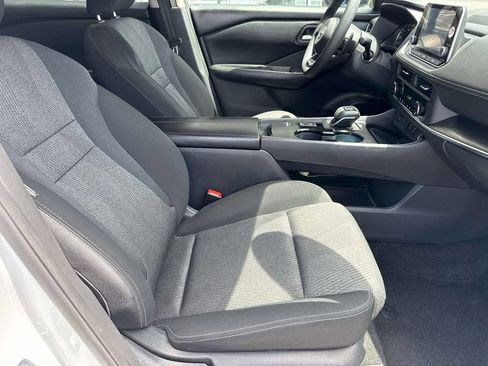 Used 2024 Nissan Rogue SV FWD image 10