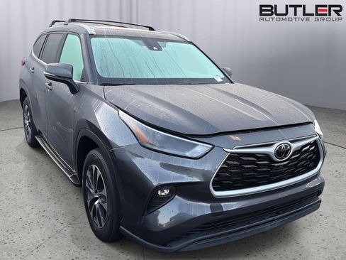 Used 2022 Toyota Highlander XLE FWD image 6