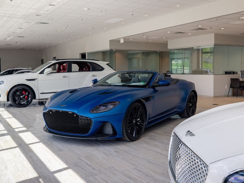 Used 2025 Jaguar F-PACE R-Dynamic S image 15